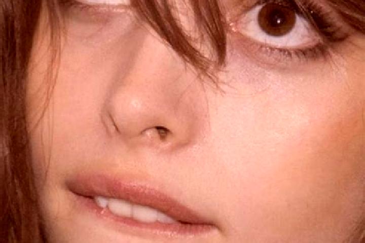 Hannah, 21, a chestnut dark-eyed caucasian companion based in Ploce. Offering Party Girl, A-Level, Domination. Available for incall and outcall, day and even...