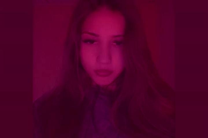 Hannah, 21 — Escort in Fratesti, Romania