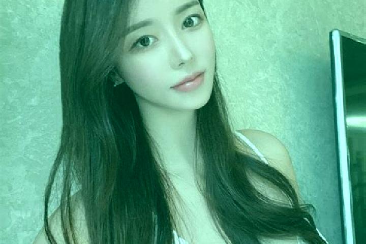 Hannah, 21 — Escort in Liunan, China
