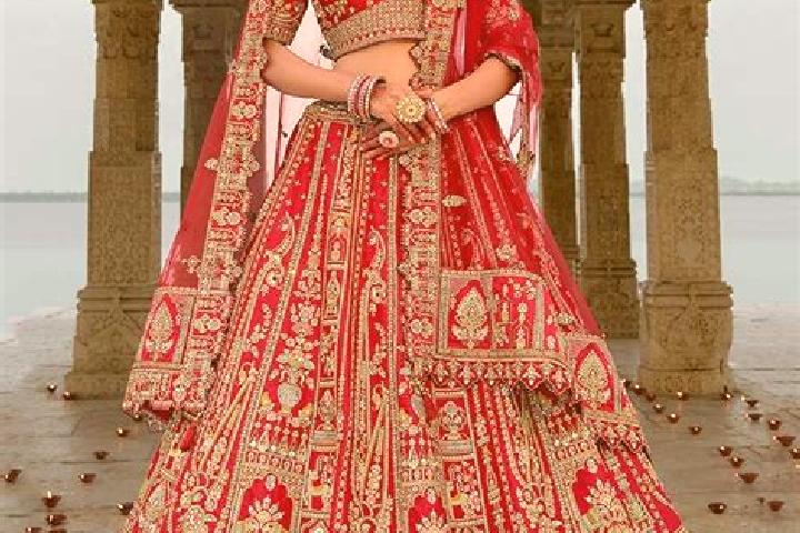 Hannah, 21 — Escort in Red, India