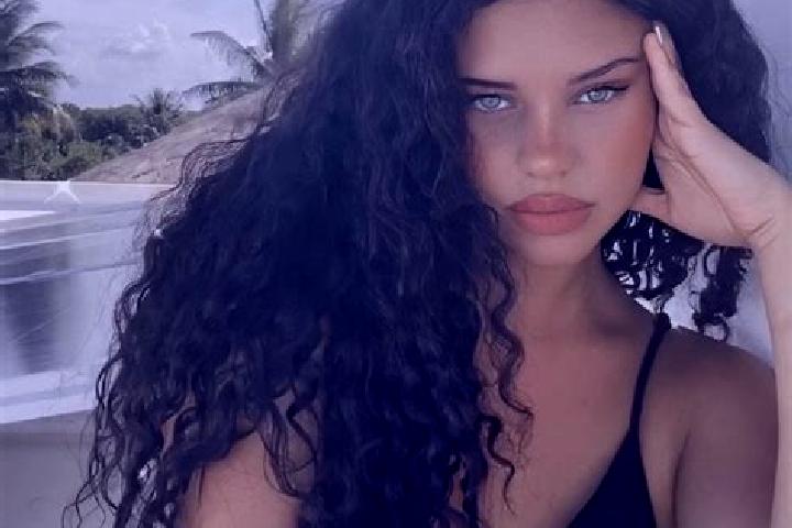 Hannah, 22, a black grey-eyed latina companion based in Itapuca. Offering Deep French Kissing, OWO, Couples, 69. Available for incall and outcall, overnight ...