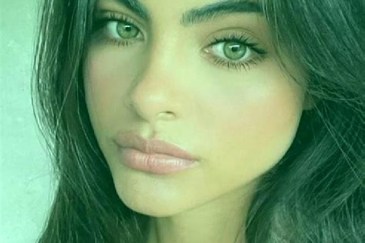 Hannah, 22, a brunette green-eyed caucasian companion based in Dengteke. Offering GFE, Couples, Erotic Massage, Domination. Available for incall and outcall,...