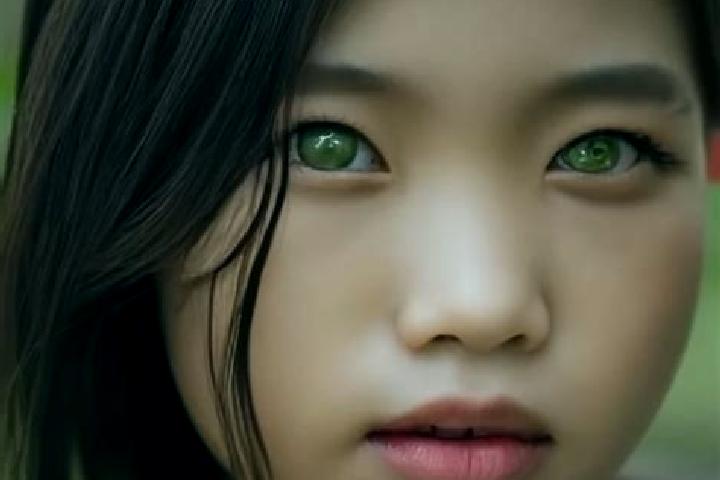 Hannah, 22, a red green-eyed asian companion based in Lewenberg. Offering Roleplay, Fetish, BDSM, Tantra, Domination. Available for incall and outcall, day a...