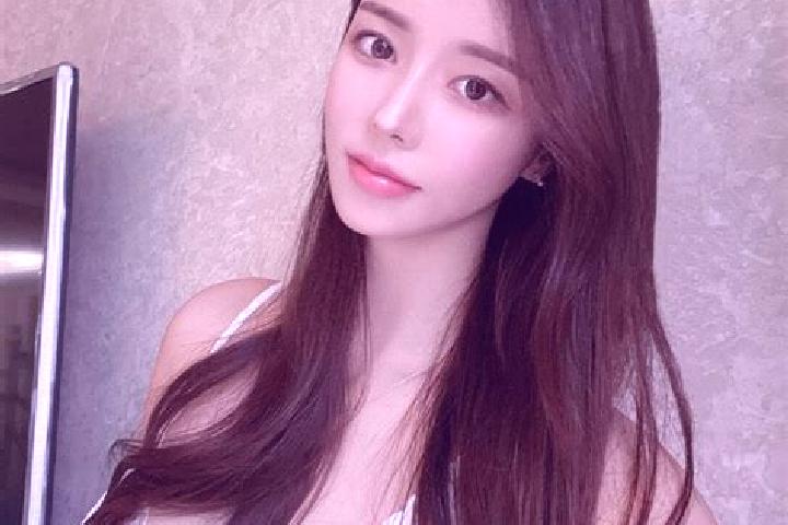Hannah, 22 — Escort in Niujiapai, China