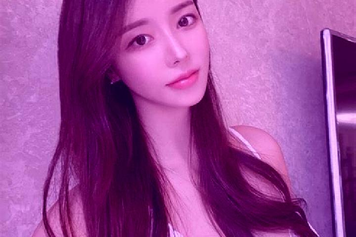 Hannah, 22 — Escort in Shuibian, China