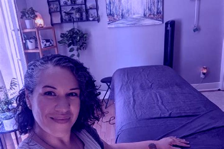 Hannah, 23, a auburn amber-eyed latina companion based in Arnold Line. Offering 69, BDSM, Dinner Date, Erotic Massage. Available for incall and outcall, over...
