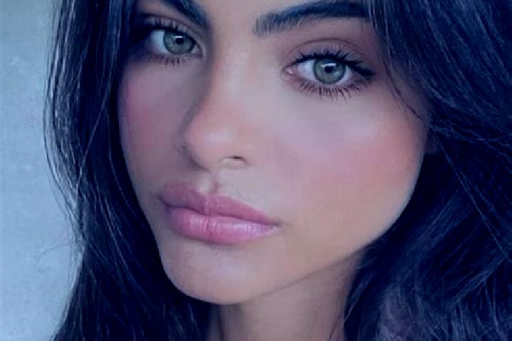Hannah, 23, a auburn dark-eyed indian companion based in Dirkiesdorp. Offering Tantra, A-Level, Prostate Massage. Available for incall and outcall, day and e...