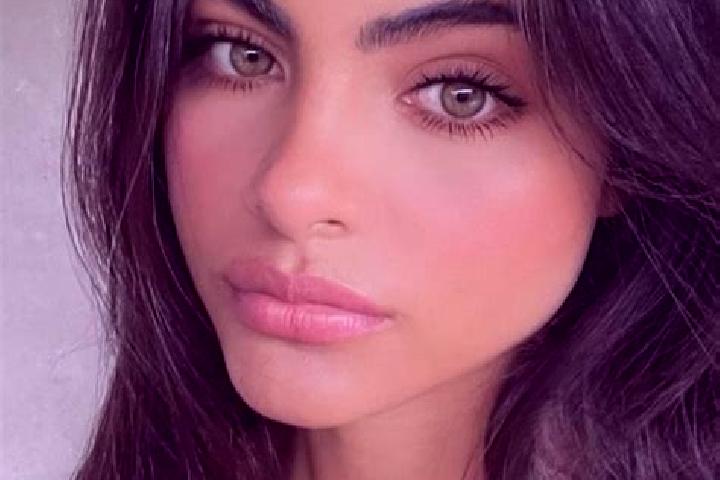 Hannah, 23, a auburn dark-eyed middle eastern companion based in Utco. Offering Overnight, Roleplay, Duos, Erotic Massage, GFE. Available for incall and outc...