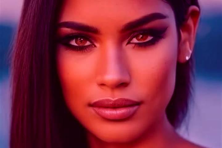 Hannah, 23, a black hazel-eyed latina companion based in Nova Prata. Offering Tantra, Striptease, BDSM, Massage. Available for incall and outcall, day and ev...