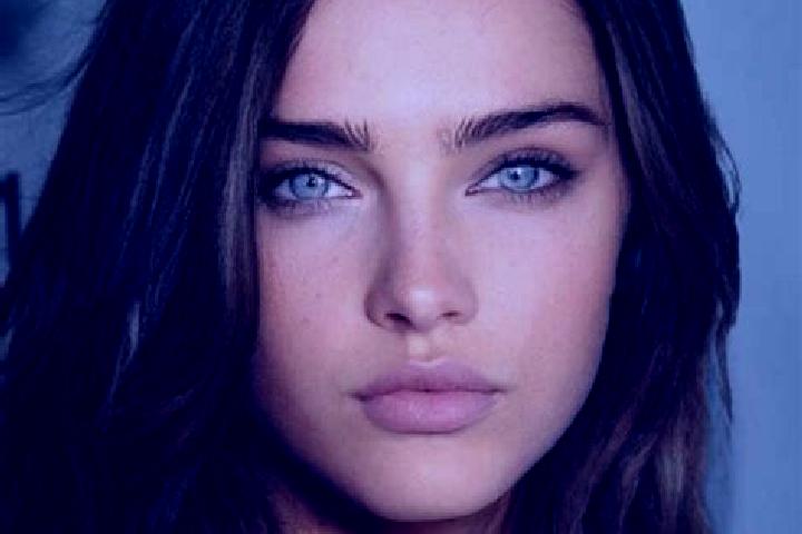 Hannah, 23, a brunette amber-eyed latina companion based in Goulia. Offering Striptease, Roleplay, Erotic Massage. Available for incall and outcall, overnigh...