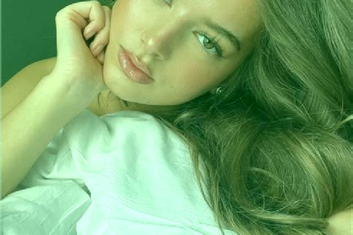 Hannah, 23, a chestnut dark-eyed latina companion based in Lorenzana. Offering OWO, Tantra, Massage, Deep French Kissing. Available for incall and outcall, o...