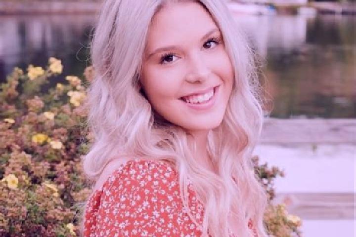 Hannah, 23 — Escort in Laconia, United States