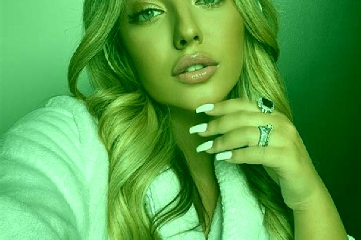 Hannah, 23 — Escort in Michurinskoye, Russia