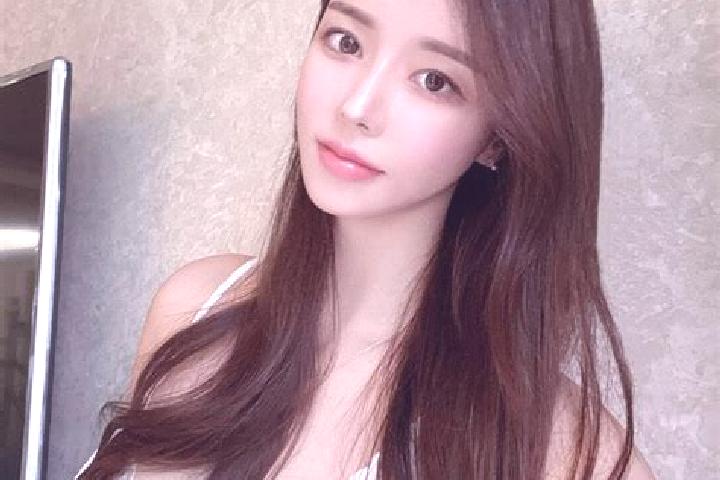 Hannah, 23 — Escort in Shanggan, China