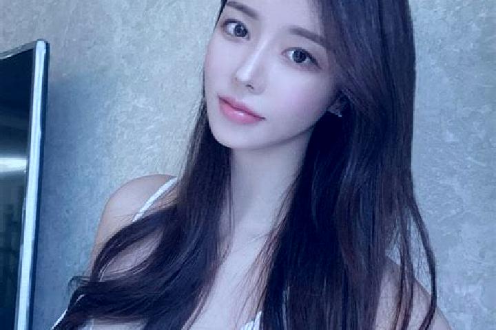 Hannah, 23 — Escort in Zhangba, China