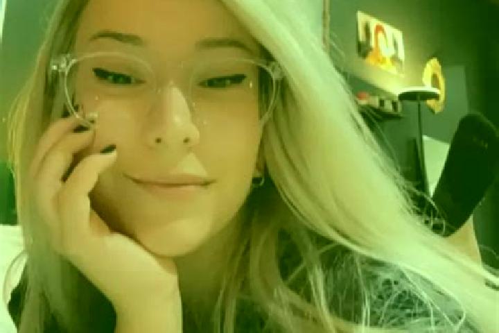 Hannah, 24, a blonde grey-eyed asian companion based in Os de Balaguer. Offering Couples, 69, Prostate Massage, Striptease, CIM. Available for incall and out...