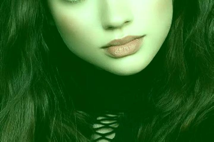 Hannah, 24, a brunette dark-eyed mixed companion based in Sinersig. Offering OWO, Duos, CIM. Available for incall and outcall, day and evening dates.