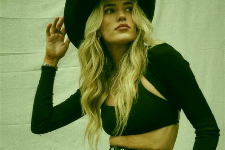 Hannah, 24 — Escort in Carpenter, United States