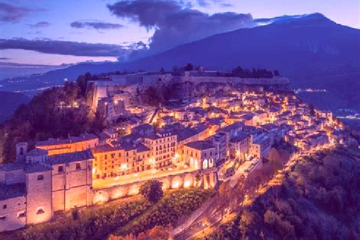 Hannah, 24 — Escort in Morro d Oro, Italy