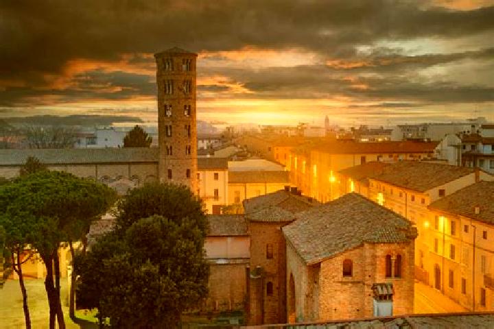 Hannah, 24 — Escort in Pisignano, Italy