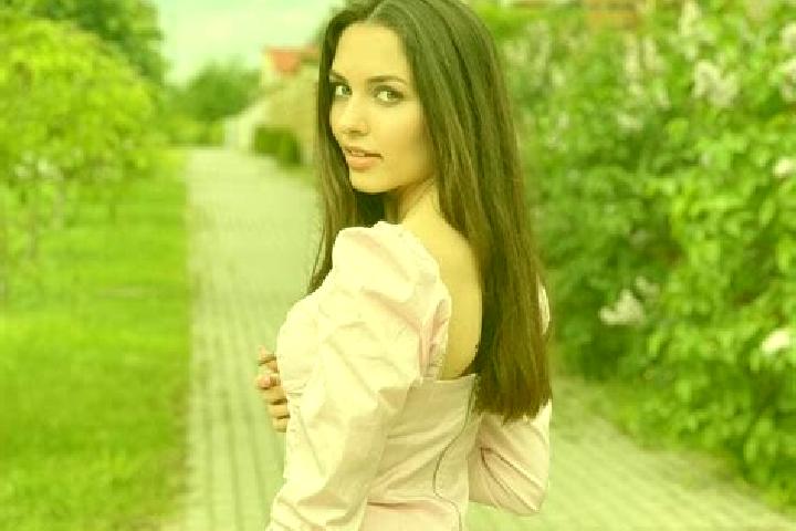 Hannah, 24 — Escort in Rechytsa, Belarus