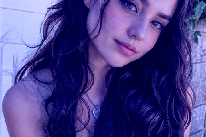 Hannah, 25, a auburn green-eyed middle eastern companion based in Erula. Offering Domination, A-Level. Available for incall and outcall, day and evening dates.