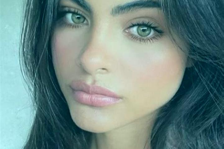 Hannah, 25, a brunette green-eyed caucasian companion based in Sem. Offering BDSM, Striptease, Fetish. Available for incall and outcall, day and evening dates.