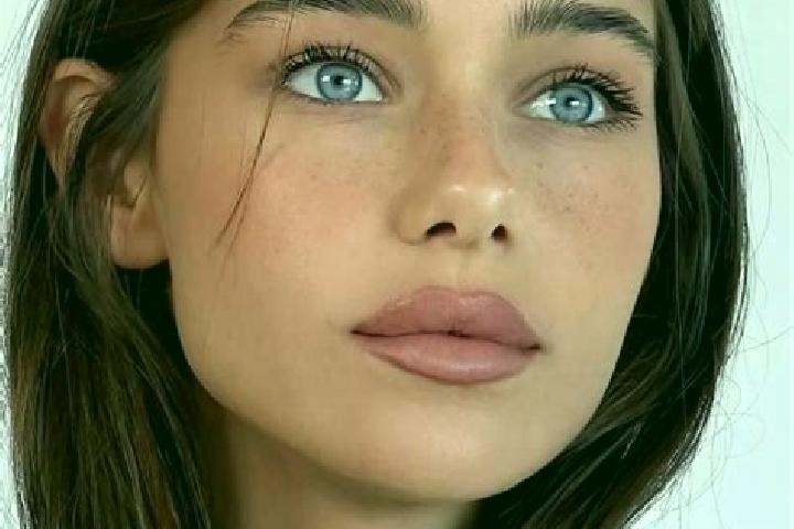 Hannah, 25, a brunette grey-eyed european companion based in Saboukba. Offering Girlfriend Experience, Dinner Date. Available for incall and outcall, overnig...