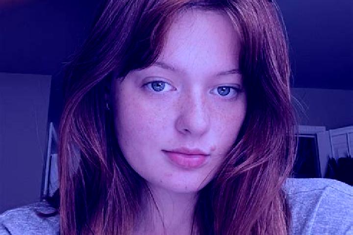 Hannah, 25, a red grey-eyed caucasian companion based in Ab Sard. Offering GFE, CIM. Available for incall and outcall, day and evening dates.