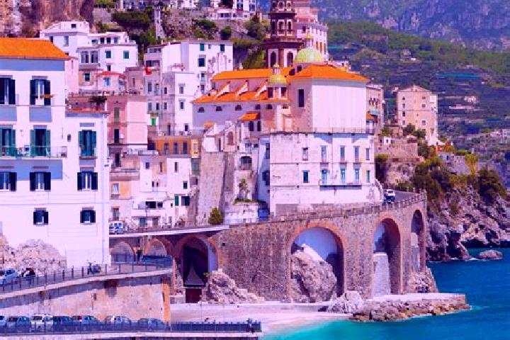 Hannah, 25 — Escort in Calosso, Italy