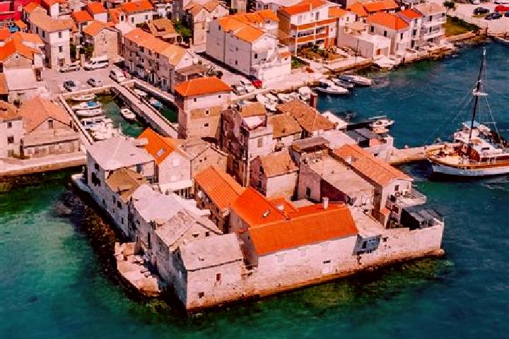Hannah, 25 — Escort in Kastel Gomilica, Croatia