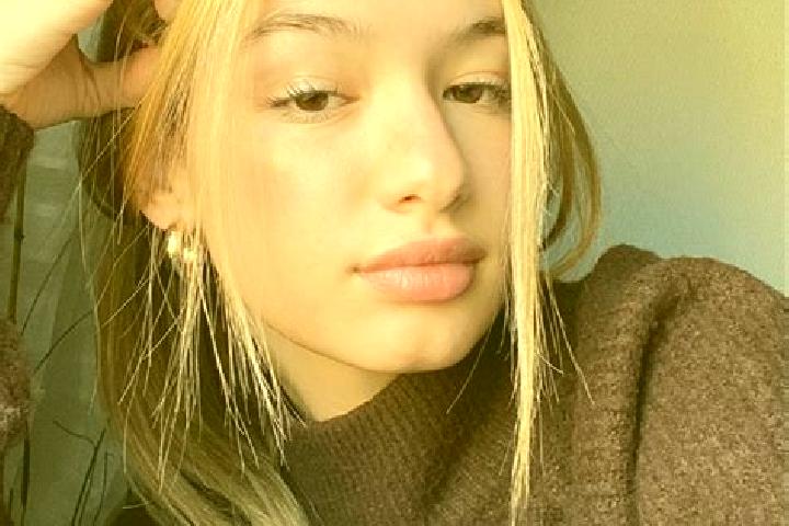Hannah, 26, a blonde brown-eyed mixed companion based in Dombovar. Offering Striptease, Duos, Roleplay, GFE, Girlfriend Experience. Available for incall and ...