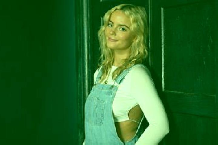 Hannah, 26, a blonde hazel-eyed ebony companion based in Wealdstone. Offering Tantra, Party Girl, Travel Companion, Striptease. Available for incall and outc...