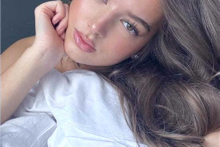 Hannah, 26, a brunette hazel-eyed european companion based in Multai. Offering Domination, OWO, Massage, Dinner Date. Available for incall and outcall, day a...