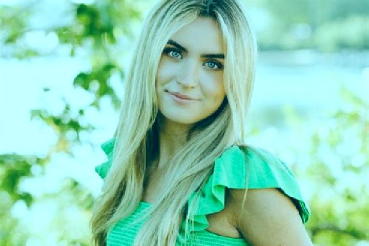 Hannah, 26 — Escort in Edina, United States