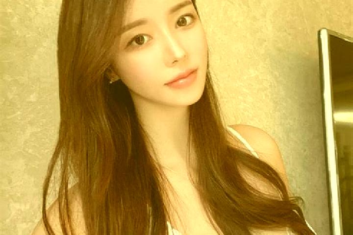 Hannah, 26 — Escort in Luar, Indonesia