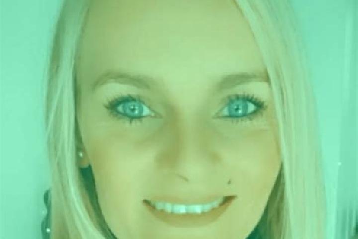 Hannah, 27 — Escort in Coux, France