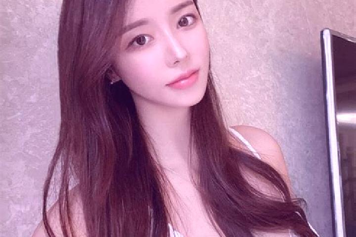 Hannah, 27 — Escort in Dianga, China