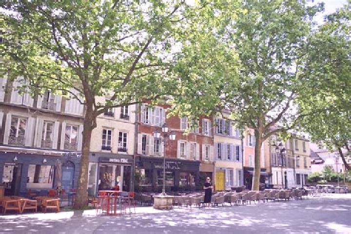 Hannah, 27 — Escort in Sainte-Savine, France