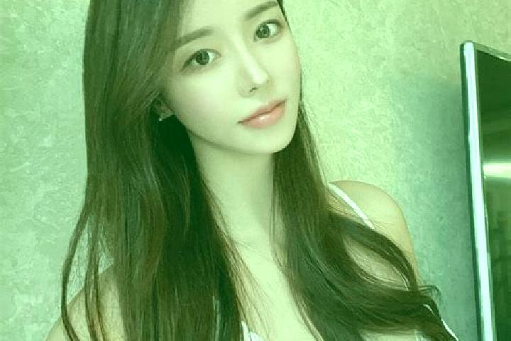Hannah, 27 — Escort in Xibian, China