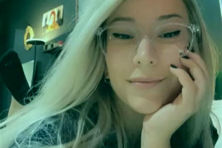 Hannah, 28, a blonde amber-eyed indian companion based in Voderady. Offering GFE, Fetish, Erotic Massage. Available for incall and outcall, overnight booking...