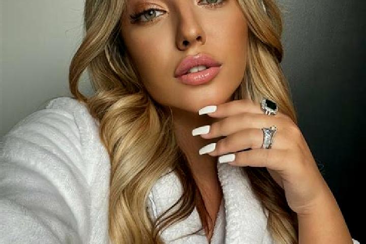 Hannah, 28, a blonde amber-eyed latina companion based in Valleruela de Pedraza. Offering Couples, Fetish, Roleplay, BDSM, GFE. Available for incall and outc...