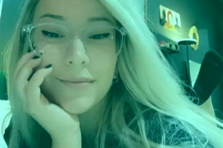 Hannah, 28, a blonde grey-eyed asian companion based in Kits Point. Offering Massage, Duos, BDSM. Available for incall and outcall, day and evening dates.