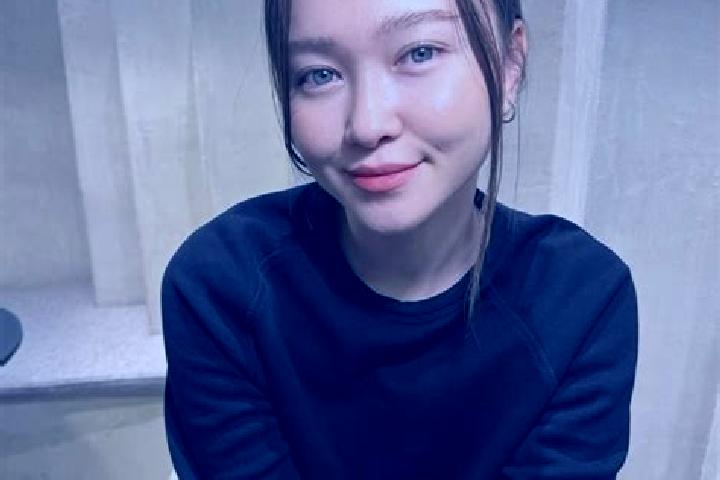 Hannah, 28, a chestnut blue-eyed asian companion based in Killarney Heights. Offering CIM, GFE, Prostate Massage, Fetish, Erotic Massage. Available for incal...