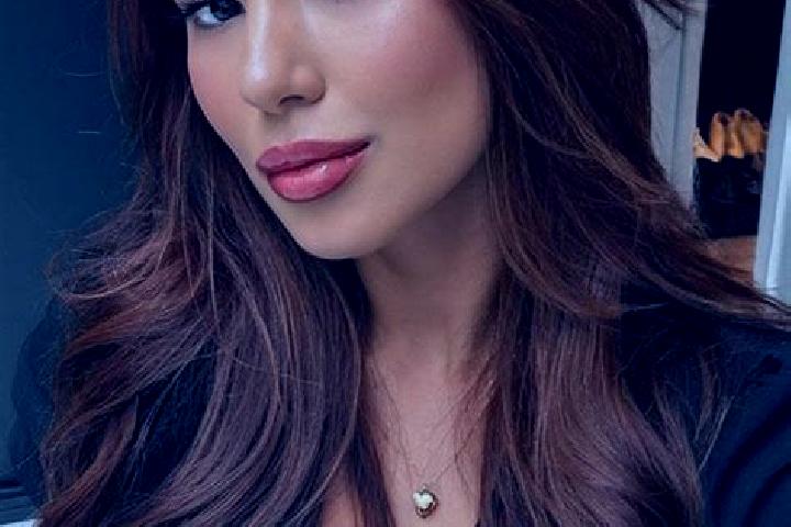 Hannah, 28, a chestnut dark-eyed latina companion based in Illies. Offering Roleplay, Deep French Kissing, Girlfriend Experience, CIM. Available for incall a...