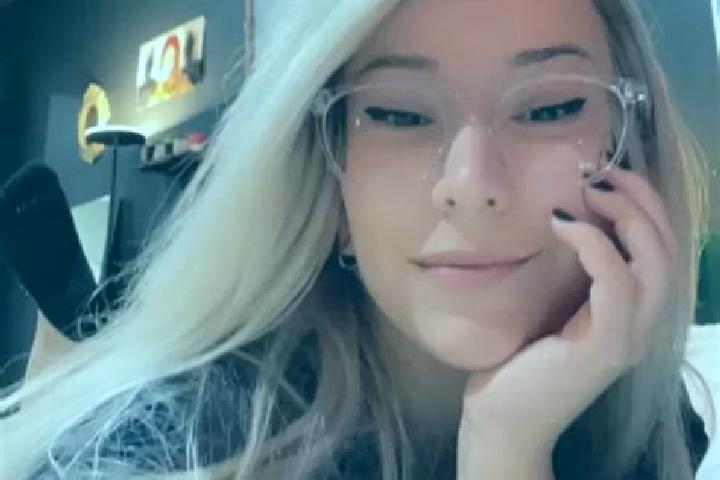 Hannah, 28, a platinum blonde dark-eyed mediterranean companion based in Bena. Offering A-Level, Fetish, Striptease. Available for incall and outcall, overni...