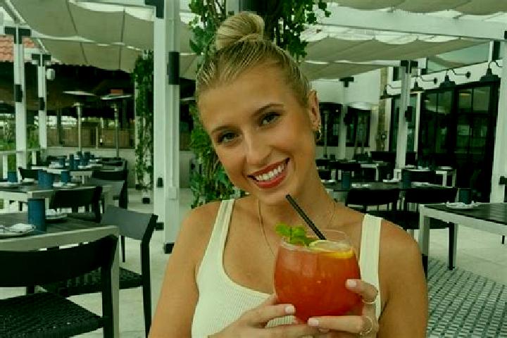 Hannah, 28 — Escort in Mieszka I, Poland