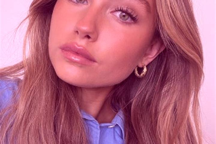 Hannah, 30, a dark blonde green-eyed european companion based in Laituri. Offering Deep French Kissing, Travel Companion, Striptease, Prostate Massage, Duos....