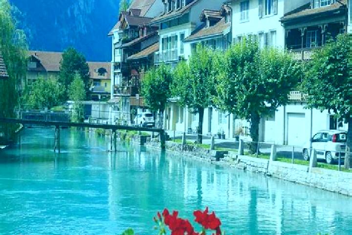 Hannah, 30 — Escort in Braggio, Switzerland