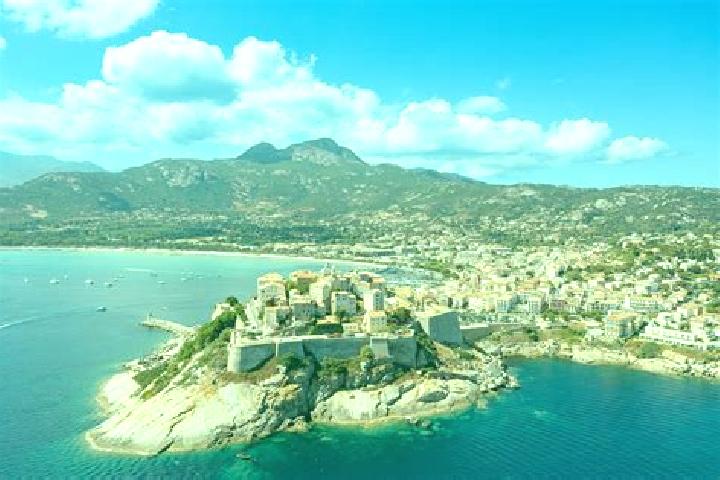 Hannah, 30 — Escort in Calvi, France